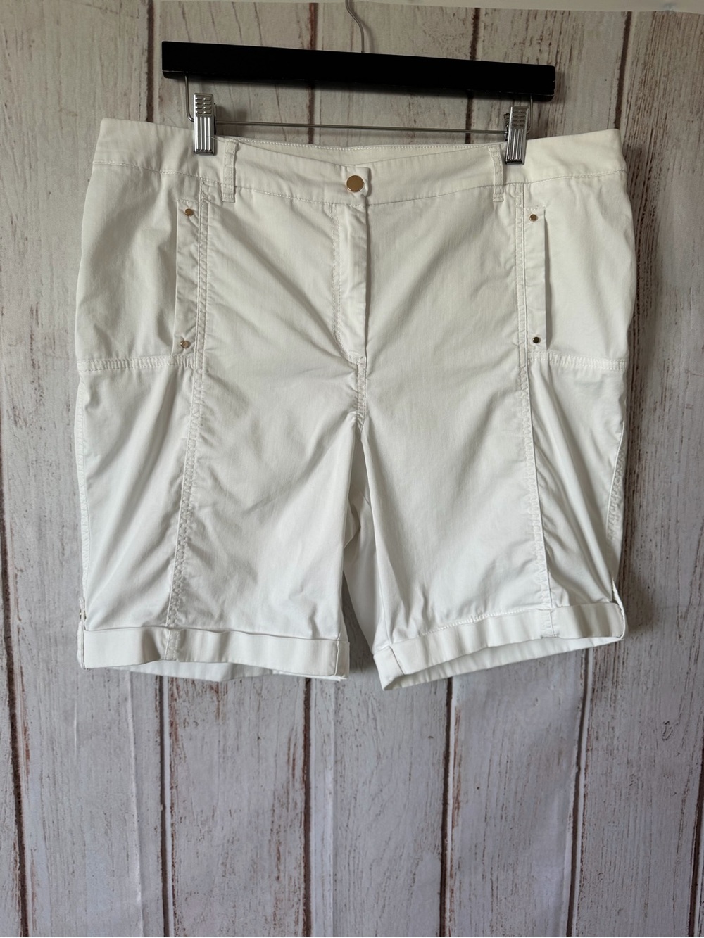 Chico's White Petite Bermuda Shorts Size 2.5P (Size14)